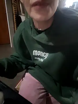 Snapshot of Almendrasexy chatting on October 27, 6:23 pm Almendrasexy online show from October 27, 6:23 pm