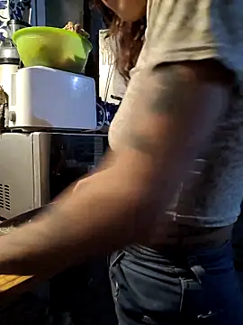 Snapshot of Almendrasexy chatting on November 6, 1:06 am Almendrasexy online show from November 6, 1:06 am