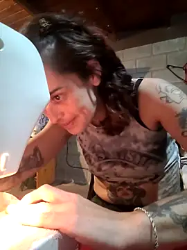 Snapshot of Almendrasexy chatting on November 18, 3:45 am Almendrasexy online show from November 18, 3:45 am