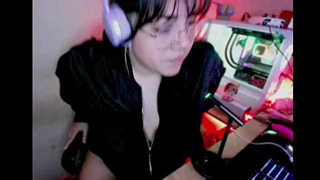 Snapshot of PinkDenial chatting on September 14, 4:17 pm PinkDenial online show from September 14, 4:17 pm