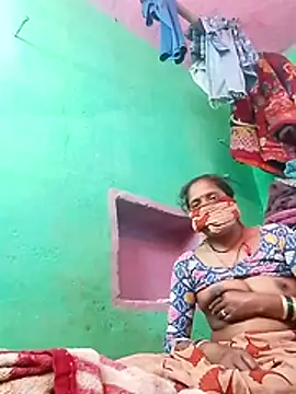 Snapshot of CUTE-004 chatting on November 5, 7:08 am CUTE-004 online show from November 5, 7:08 am