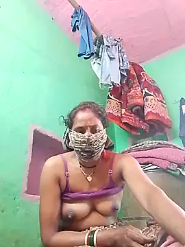 Snapshot of CUTE-004 chatting on November 6, 7:20 am CUTE-004 online show from November 6, 7:20 am