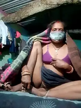 Snapshot of CUTE-004 chatting on November 10, 7:57 pm CUTE-004 online show from November 10, 7:57 pm