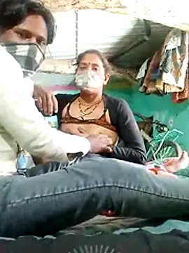 Snapshot of CUTE-004 chatting on November 17, 8:42 am CUTE-004 online show from November 17, 8:42 am