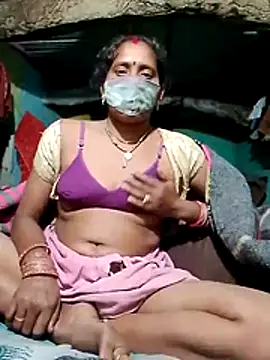 Snapshot of CUTE-004 chatting on November 27, 6:10 pm CUTE-004 online show from November 27, 6:10 pm