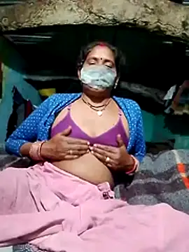 Snapshot of CUTE-004 chatting on November 29, 3:15 pm CUTE-004 online show from November 29, 3:15 pm