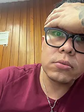 Snapshot of Luis0930h chatting on September 10, 11:38 pm Luis0930h online show from September 10, 11:38 pm