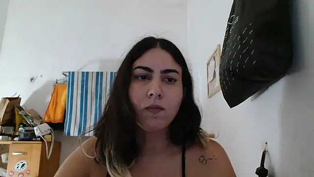 Snapshot of ApenasLys chatting on November 15, 8:38 pm ApenasLys online show from November 15, 8:38 pm