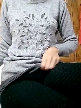 miss raavy online show from December 18, 4:02 pm