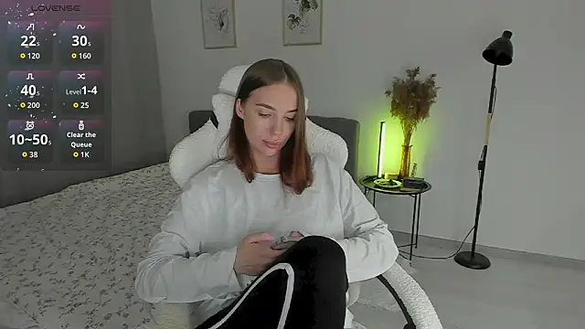 Snapshot of LovelyKaya chatting on October 19, 3:23 pm LovelyKaya online show from October 19, 3:23 pm