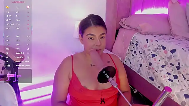 Snapshot of AliceThundeer chatting on November 5, 4:23 am AliceThundeer online show from November 5, 4:23 am