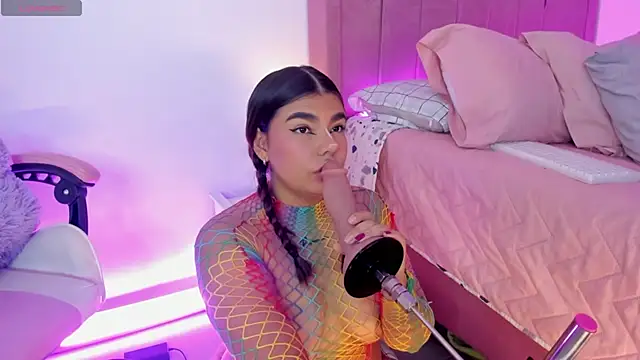 Snapshot of AliceThundeer chatting on November 14, 4:11 am AliceThundeer online show from November 14, 4:11 am