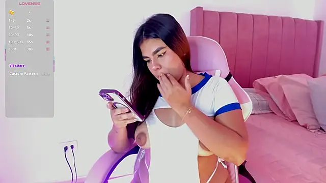 AliceThundeer online show from December 18, 6:25 pm