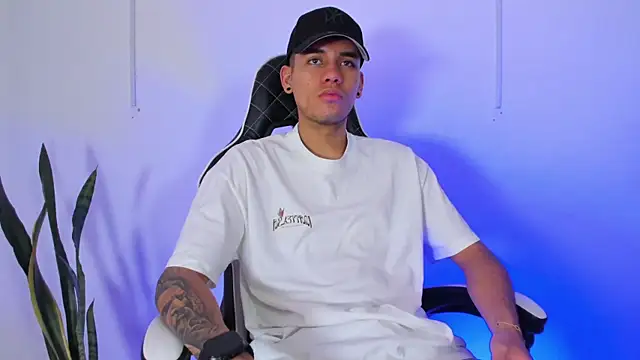 Nickyblazze  online show from September 23, 1:47 pm