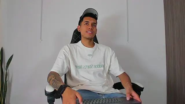 Nickyblazze  online show from September 27, 2:00 pm