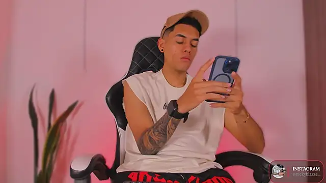 Nickyblazze  online show from October 25, 12:34 pm