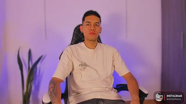 Nickyblazze  online show from October 28, 12:52 pm