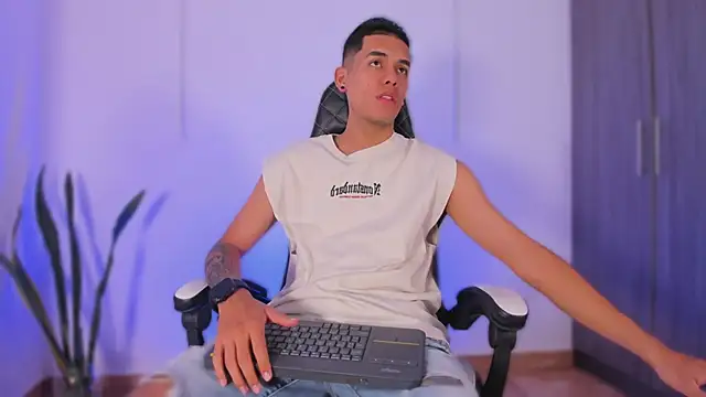 Nickyblazze  online show from November 3, 1:01 pm