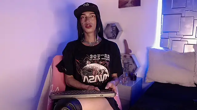 Trinity Knox online show from October 20, 3:56 pm