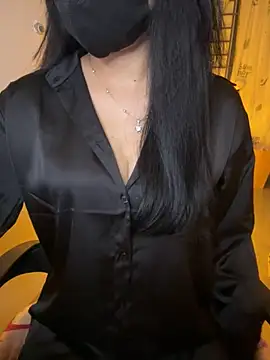 Snapshot of Ngoc_Quynh_18 chatting on October 20, 3:45 pm Ngoc Quynh 18 online show from October 20, 3:45 pm