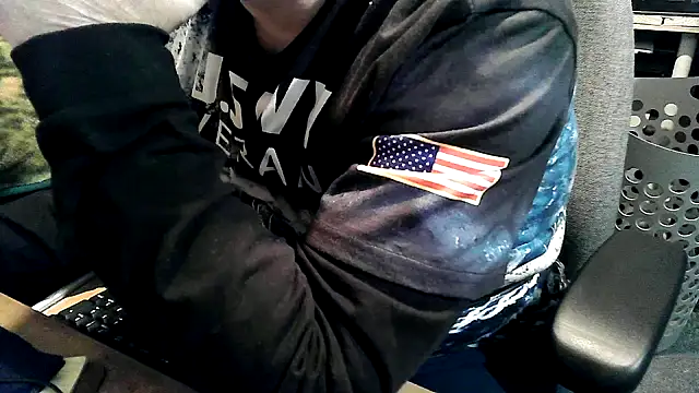 Snapshot of georgew62 chatting on October 18, 11:16 pm georgew62 online show from October 18, 11:16 pm