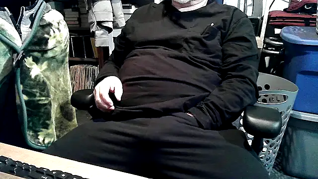 Snapshot of georgew62 chatting on November 2, 6:16 am georgew62 online show from November 2, 6:16 am