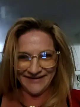 Snapshot of Goldenndoll chatting on November 2, 4:20 pm Goldenndoll online show from November 2, 4:20 pm