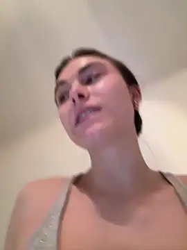 SophiiaStarr online show from April 2, 7:00 pm