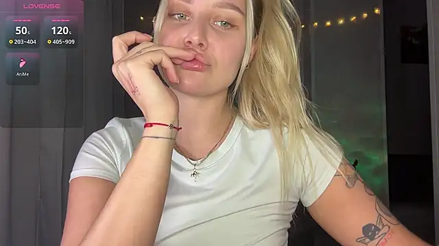 Snapshot of Sasha_yourdream chatting on November 26, 10:00 pm Sasha yourdream online show from November 26, 10:00 pm