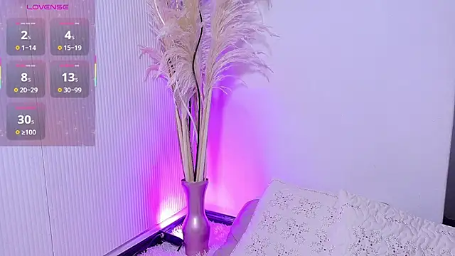 LaraGiil online show from November 13, 12:15 pm