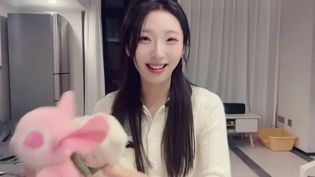 Snapshot of ZhaoZhao-ZM chatting on September 11, 2:06 pm ZhaoZhao-ZM online show from September 11, 2:06 pm