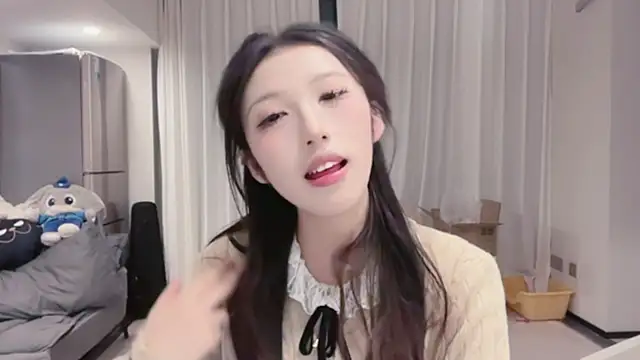 Snapshot of ZhaoZhao-ZM chatting on October 18, 1:45 pm ZhaoZhao-ZM online show from October 18, 1:45 pm