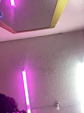 Snapshot of XBODTRIIPX chatting on December 4, 4:22 am XBODTRIIPX online show from December 4, 4:22 am