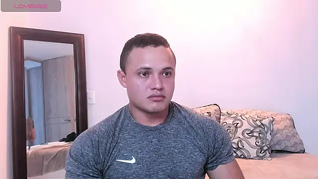 Snapshot of KingLevi01 chatting on September 15, 7:58 pm KingLevi01 online show from September 15, 7:58 pm