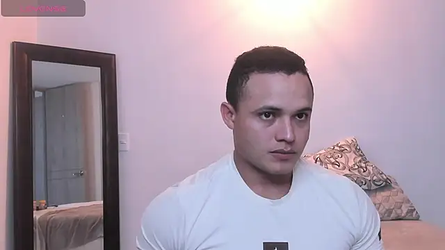 Snapshot of KingLevi01 chatting on September 17, 9:27 pm KingLevi01 online show from September 17, 9:27 pm