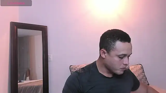 Snapshot of KingLevi01 chatting on September 18, 10:34 pm KingLevi01 online show from September 18, 10:34 pm