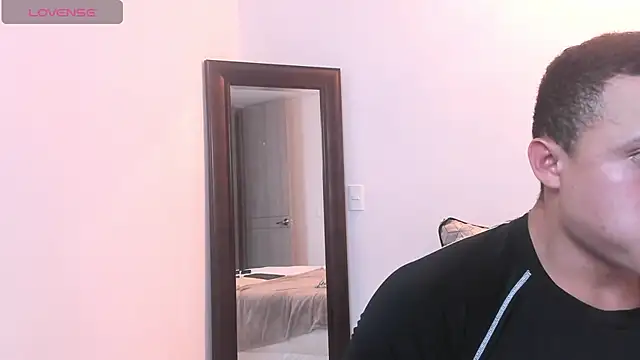 Snapshot of KingLevi01 chatting on September 23, 12:02 am KingLevi01 online show from September 23, 12:02 am