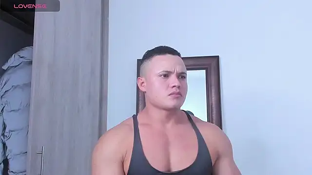 Snapshot of KingLevi01 chatting on October 11, 9:02 pm KingLevi01 online show from October 11, 9:02 pm