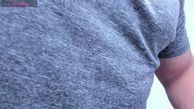 Snapshot of KingLevi01 chatting on October 17, 10:01 pm KingLevi01 online show from October 17, 10:01 pm