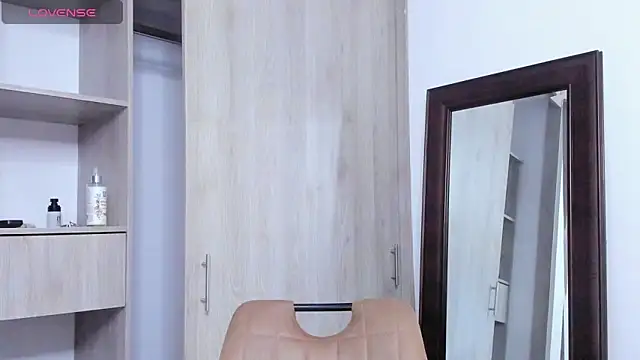 Snapshot of KingLevi01 chatting on November 14, 1:15 am KingLevi01 online show from November 14, 1:15 am