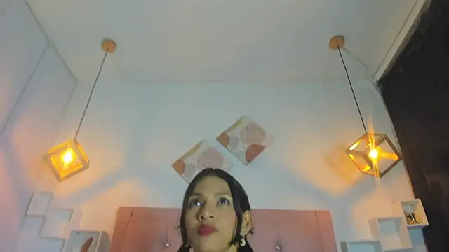 Mia Suarezzz online show from November 5, 10:32 pm