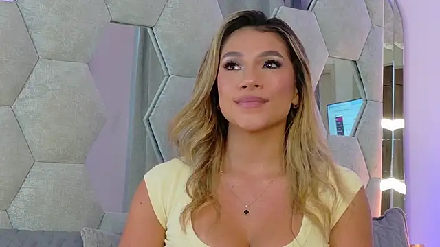 NicoleArmani online show from February 6, 10:46 pm