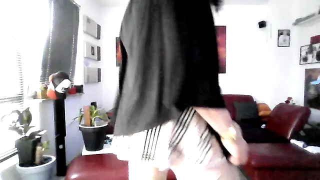 hellgirl1980 online show from September 9, 4:39 pm