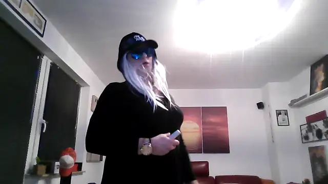 hellgirl1980 online show from September 30, 8:47 pm