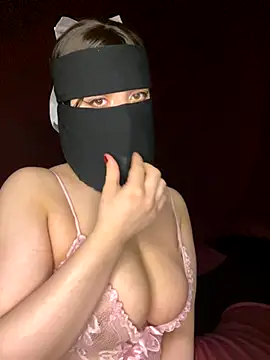 Snapshot of RooVaaN-Xx chatting on October 29, 5:25 pm RooVaaN-Xx online show from October 29, 5:25 pm