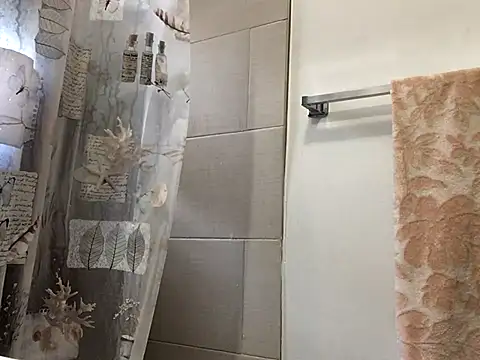 Snapshot of littyleesh1 chatting on October 3, 2:47 pm littyleesh1 online show from October 3, 2:47 pm