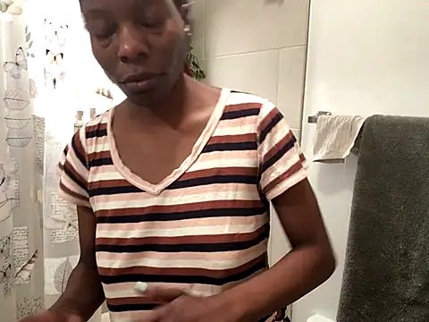 Snapshot of littyleesh1 chatting on November 23, 1:33 pm littyleesh1 online show from November 23, 1:33 pm