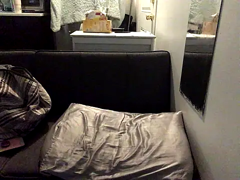 Snapshot of littyleesh1 chatting on December 1, 4:39 am littyleesh1 online show from December 1, 4:39 am