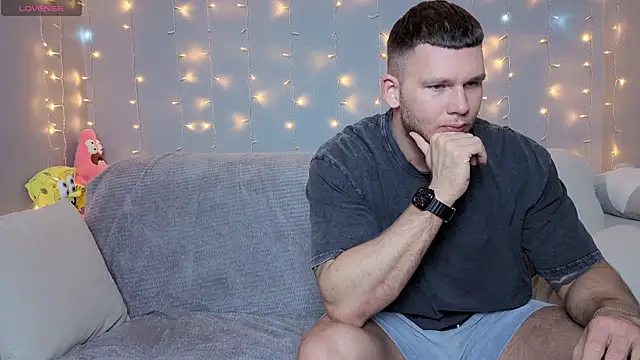 Snapshot of SheldonAndKaren chatting on December 14, 6:56 pm SheldonAndKaren online show from December 14, 6:56 pm