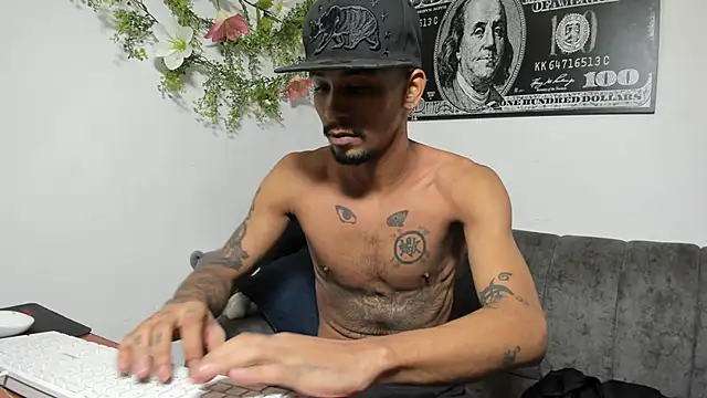 Snapshot of carl_jhonson821 chatting on November 8, 12:27 pm carl jhonson821 online show from November 8, 12:27 pm